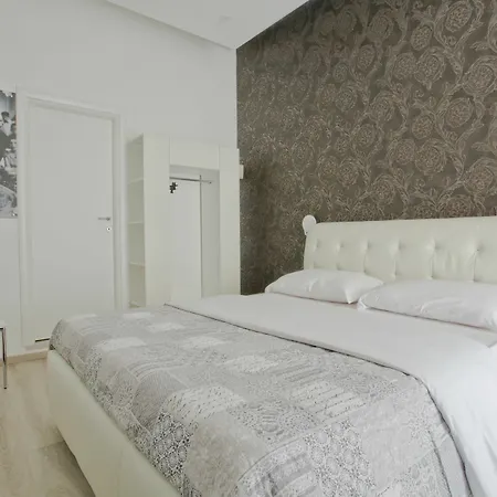 לינה וארוחת בוקר New House 2 *