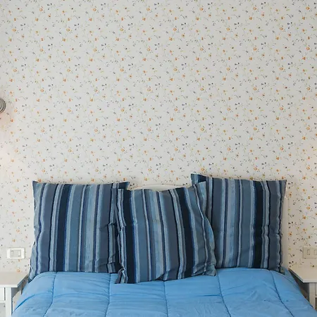 Casale Dell'insugherata Bed & Breakfast 2*