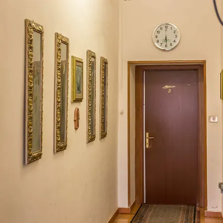 Persepolis Guest house 3*