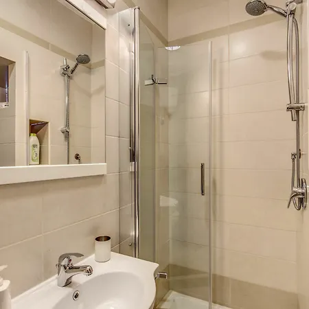 Persepolis Guest house 3*