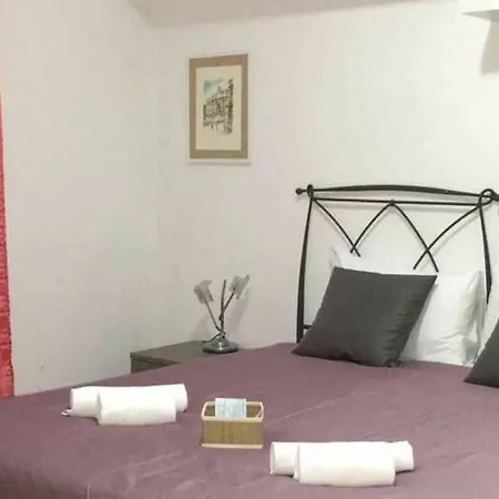 Guest house Suites Holiday Rooms