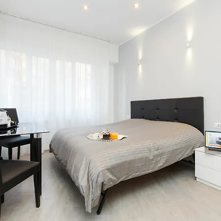 Domus Arena Guest house 2*