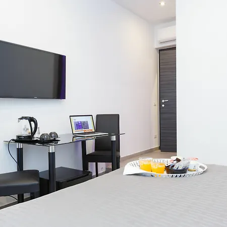 Domus Arena Guest house 2*