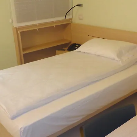 Πανσιόν Domus Helena 3*