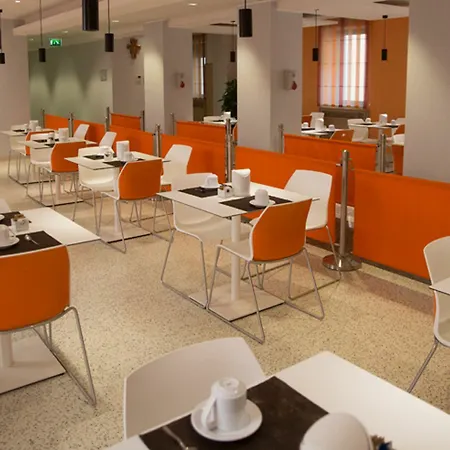 Πανσιόν Domus Helena 3*
