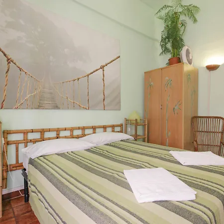 Guest house Sixbeds 2*