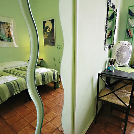 Guest house Sixbeds 2*