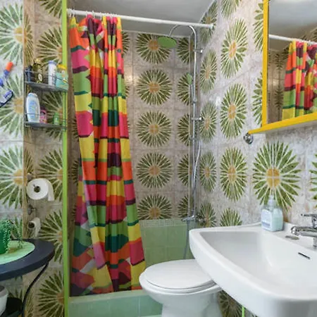 Sixbeds Guest house