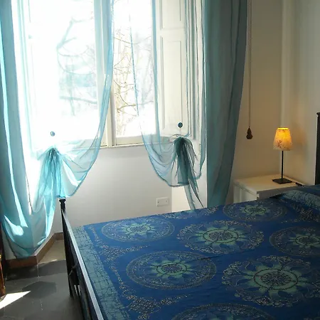 T&v House Bed & Breakfast