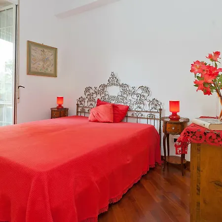 In Pateras Flower Apartment Rome