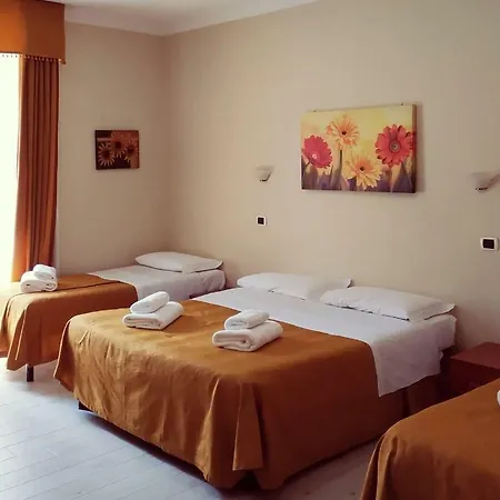 Everest Hotel 2*