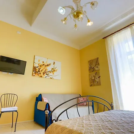 Gordon's Apartment *