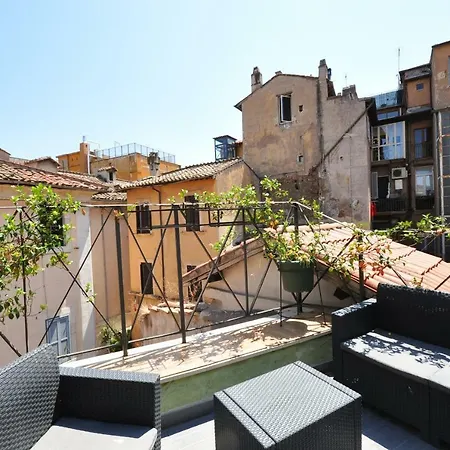 Holiday - City Center Apartment