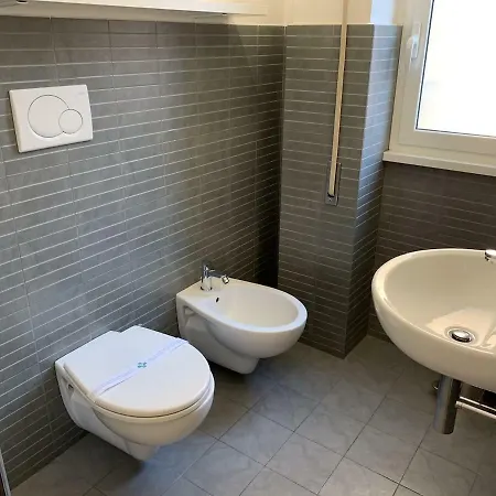 Tiburtina Suites, 2*