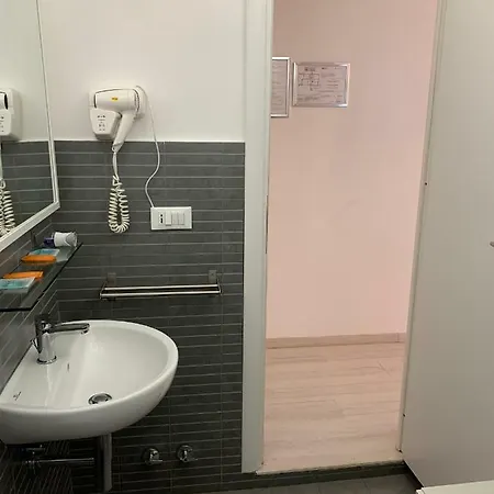 Tiburtina Suites, Guest house