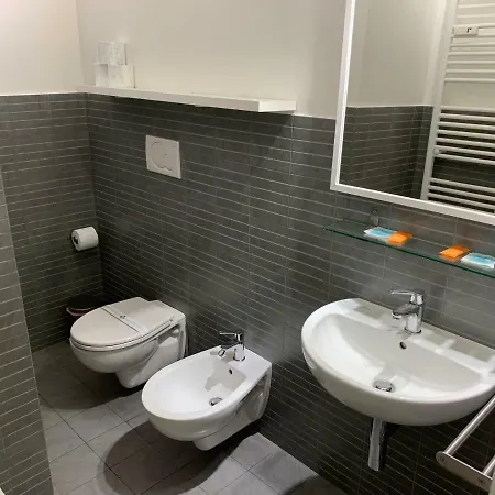 Tiburtina Suites, Guest house