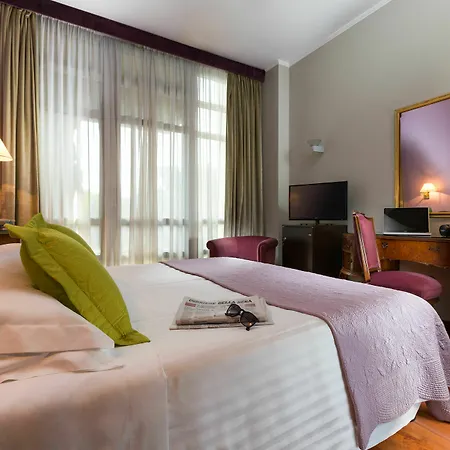 Hotel Fenix 4*