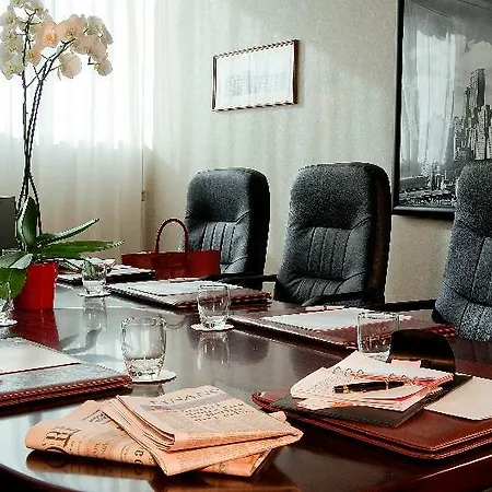 - Eur Parco Dei Medici By Ihg 4*