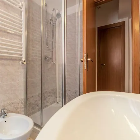 Apartment Casa Zeffiro - Fromhometorome Rome