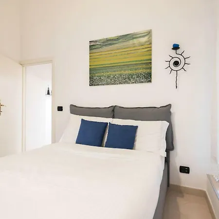 Major Sisters, In The Heart Of Apartment