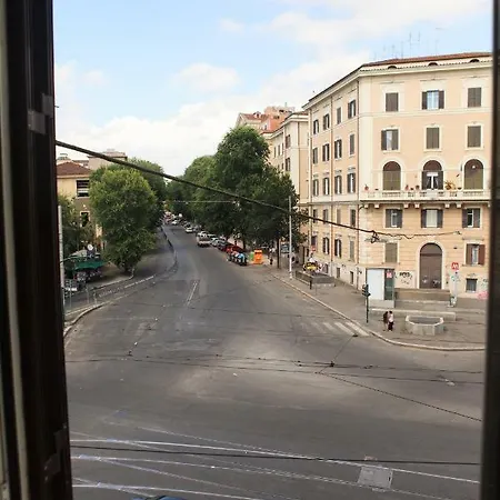 Casa vacanze Colosseo 161 *