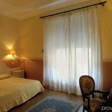 Trinita Dei Monti Hotel