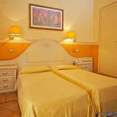 Hotel Trinita Dei Monti 3*