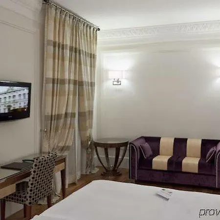 Una Deco Hotel