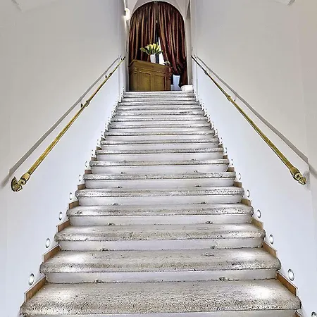Le Clarisse Pantheon Hotel