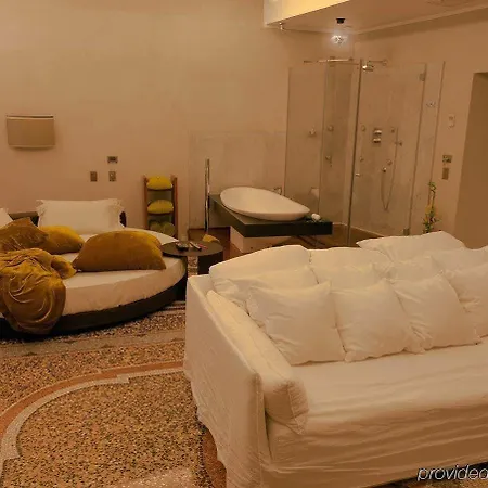 Suitesistina For Brave Lovers Bed & Breakfast 3*