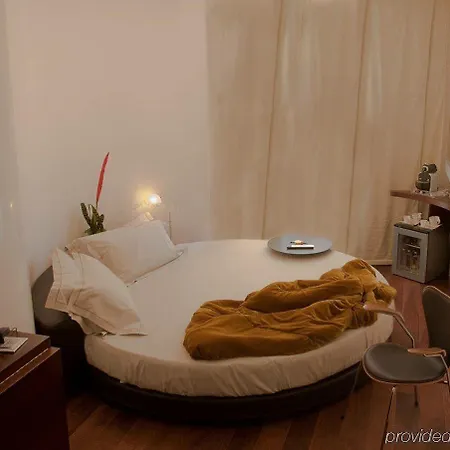 Suitesistina For Brave Lovers Bed & Breakfast 3*