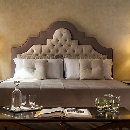 Prestigious Piazza Navona Apartment *