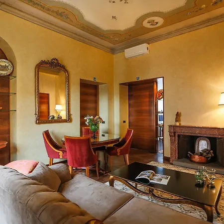 Prestigious Piazza Navona Apartment *