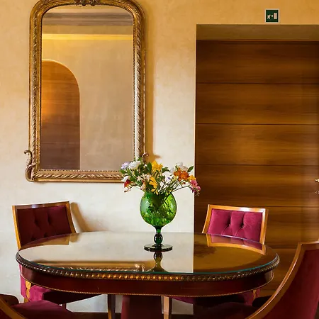 Prestigious Piazza Navona Apartment *