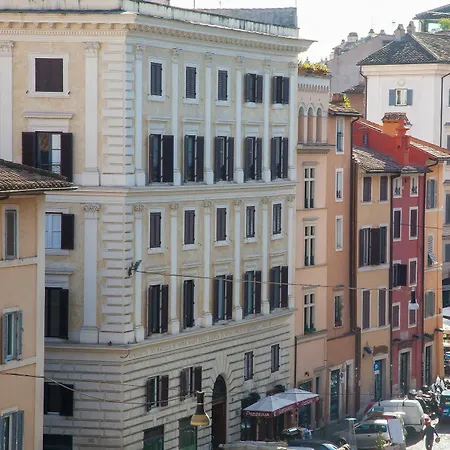 Prestigious Piazza Navona Apartment Rome