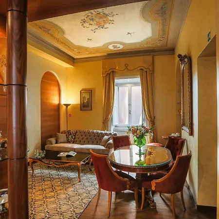 Prestigious Piazza Navona Apartment *