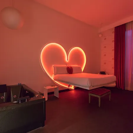 Гостевой дом Irooms Jacuzzi 2*
