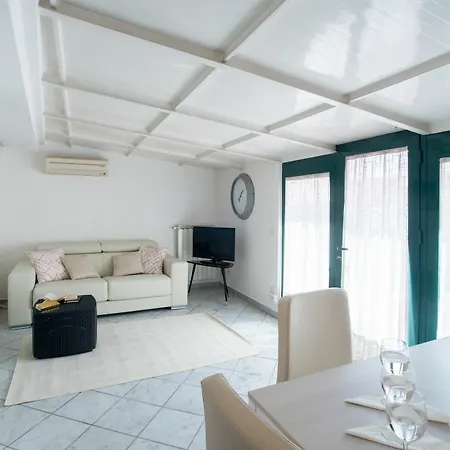 Monti Colosseum Apartment *