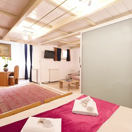 Monti Colosseum Apartment *