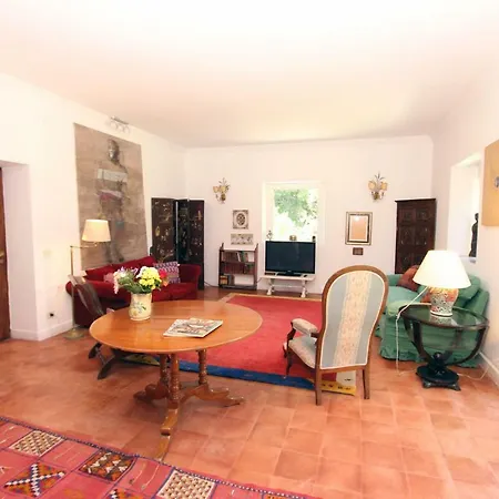 Villa Writers' Country House *