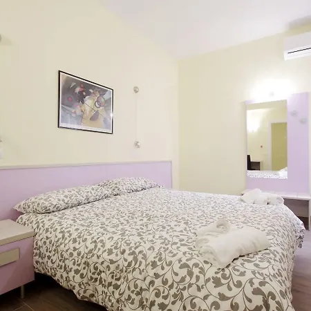 Pensión Homesuitehome 3*