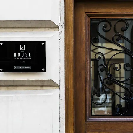 Lahouse By Premium Collection Guest house