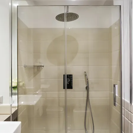 Lahouse By Premium Collection Guest house
