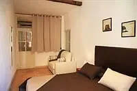 Purple Tulip Apartment Rome