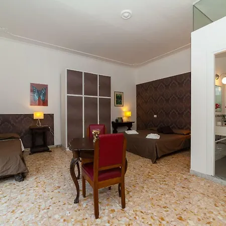 Domus Ovidio Appartement *