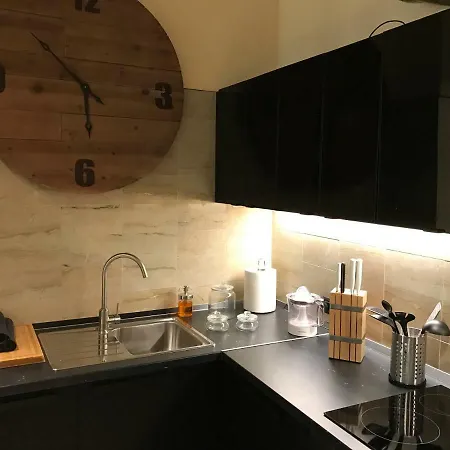 Sweethome Crispi Apartment