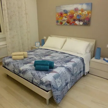 Stephen Apartment Rom
