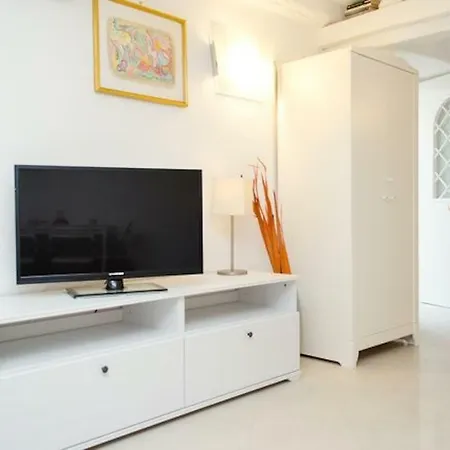 Elsa Apartment