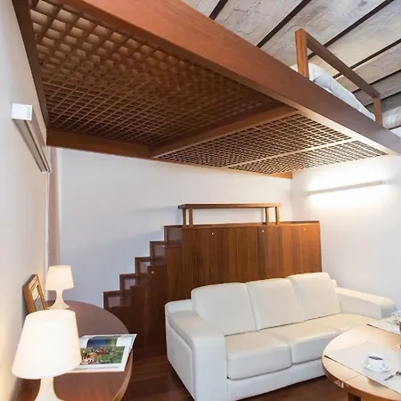 Trevi Fountain - Lovely Loft Apartment *