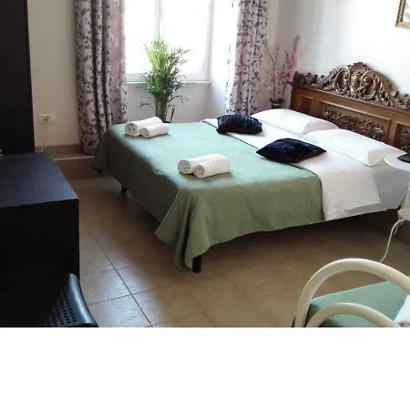 Liayi Family Hotel（李阿姨家庭旅馆） 4*